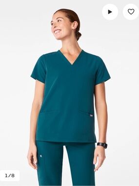Figs Casma Three-Pocket Scrub Top in Caribbean Blue Sz XXS
